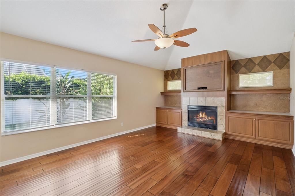 Под контрактом: $599,000 (4 спален, 4 ванн, 2957 Квадратных фут)