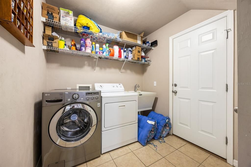 合同活跃: $325,000 (3 贝兹, 2 浴室, 1547 平方英尺)