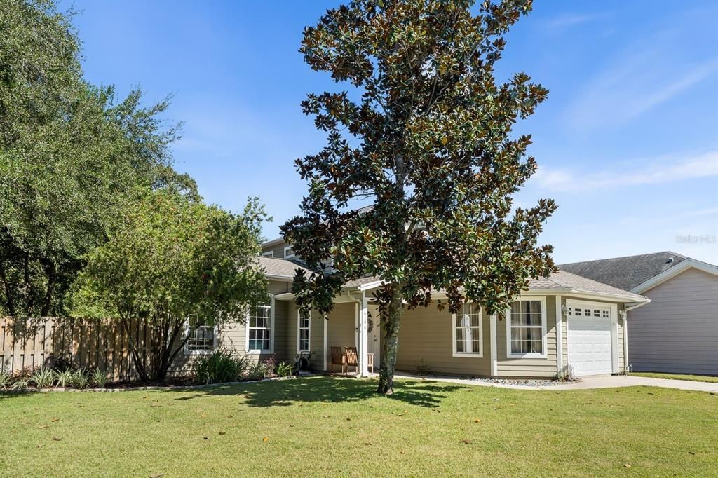 合同活跃: $325,000 (3 贝兹, 2 浴室, 1547 平方英尺)