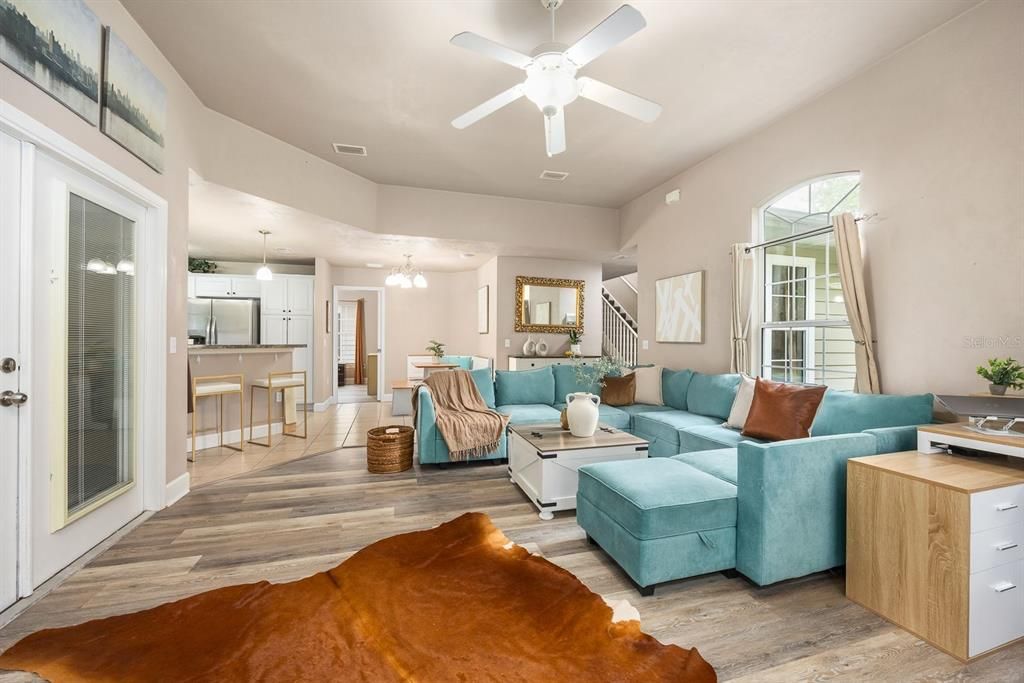 合同活跃: $325,000 (3 贝兹, 2 浴室, 1547 平方英尺)