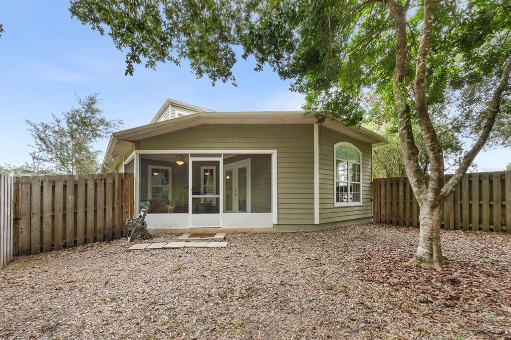 合同活跃: $325,000 (3 贝兹, 2 浴室, 1547 平方英尺)