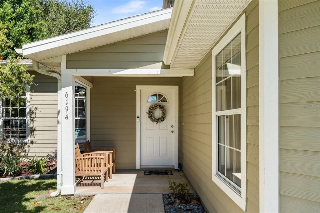 合同活跃: $325,000 (3 贝兹, 2 浴室, 1547 平方英尺)