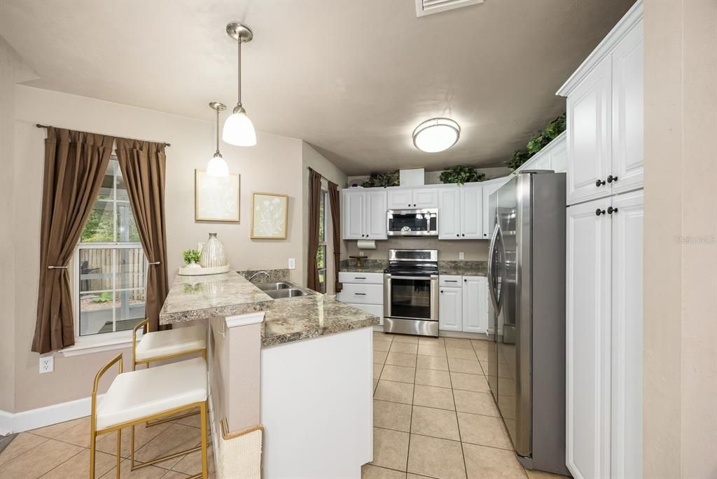 合同活跃: $325,000 (3 贝兹, 2 浴室, 1547 平方英尺)