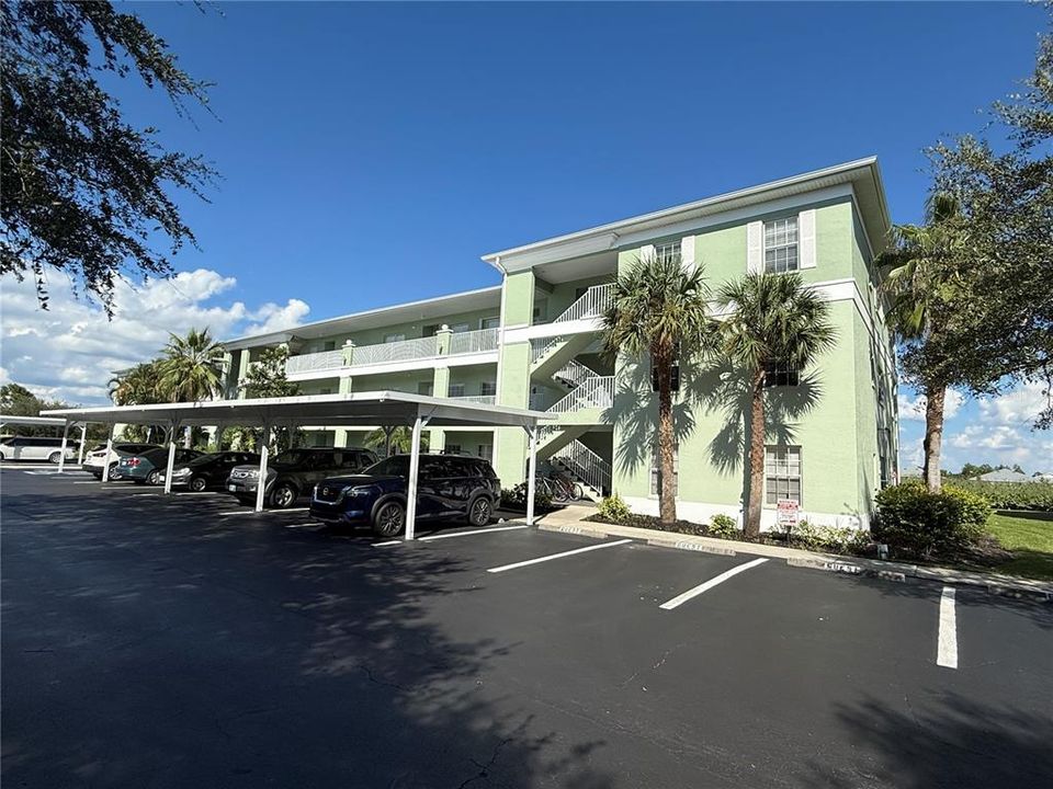 合同活跃: $1,550 (2 贝兹, 2 浴室, 996 平方英尺)