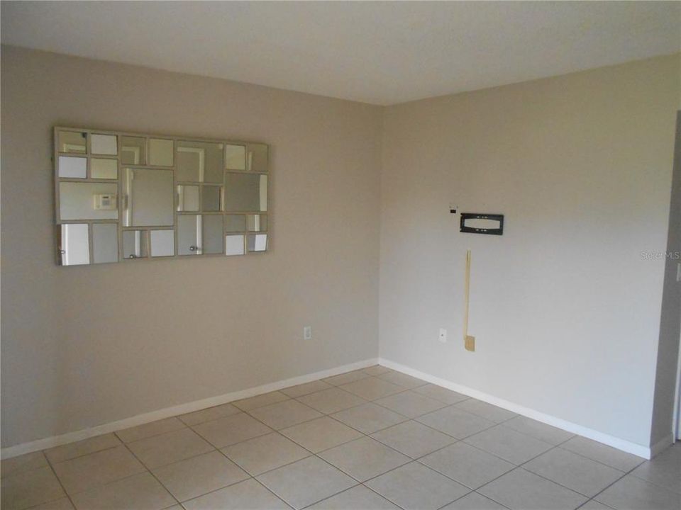 合同活跃: $1,150 (1 贝兹, 1 浴室, 591 平方英尺)