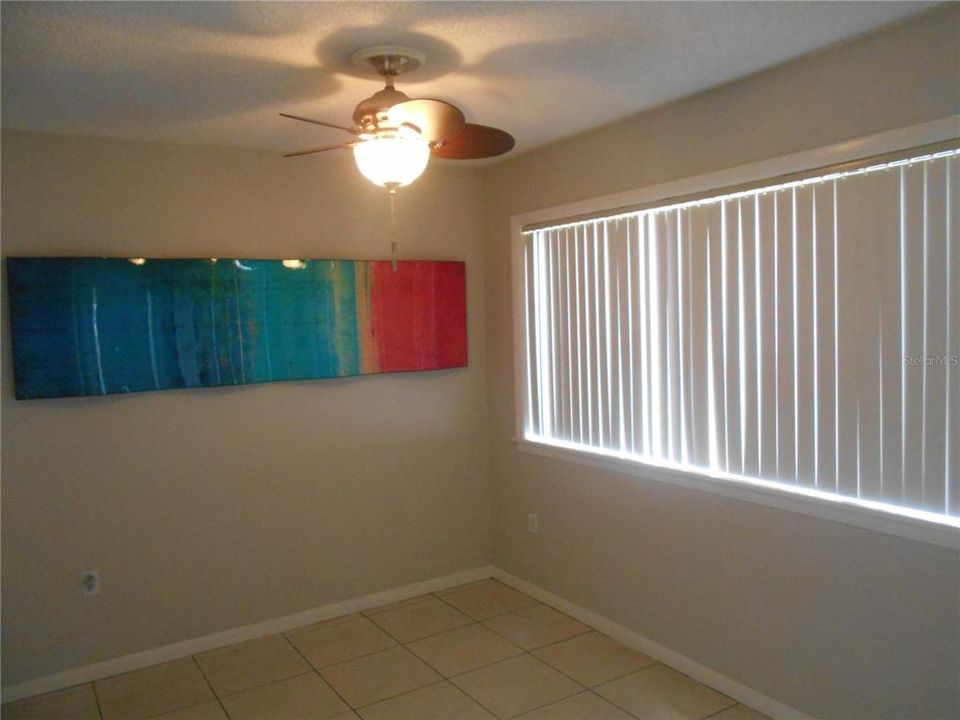 合同活跃: $1,150 (1 贝兹, 1 浴室, 591 平方英尺)