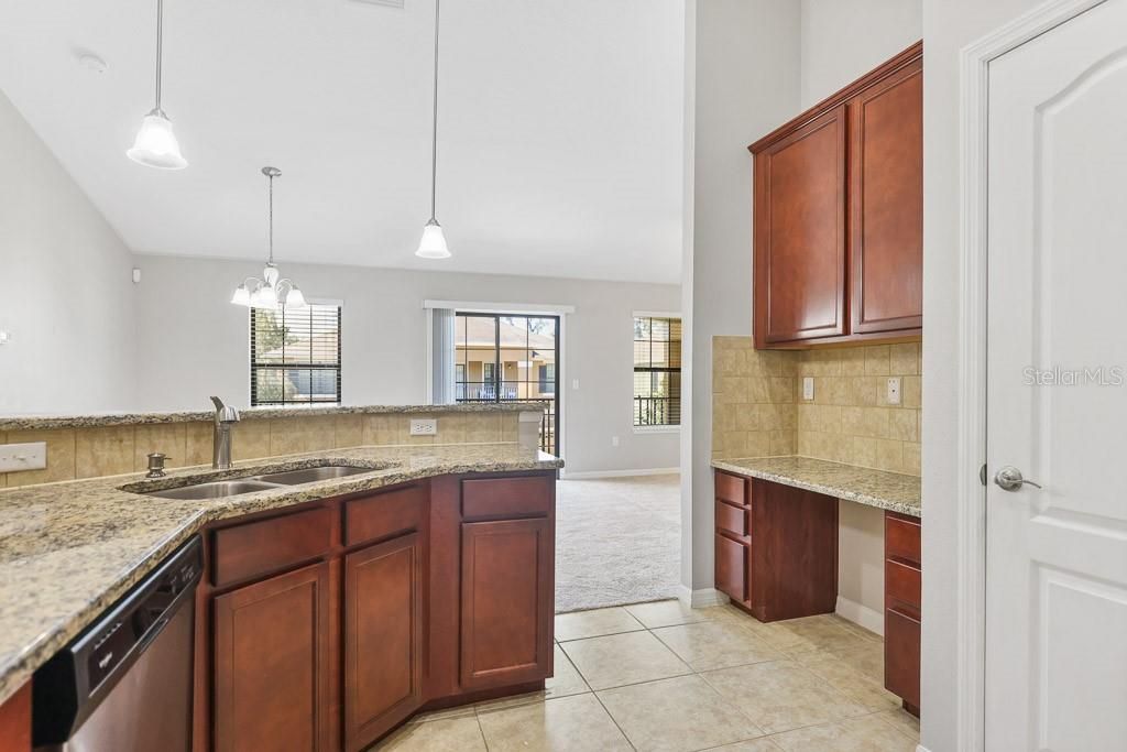 出租: $2,000 (2 贝兹, 2 浴室, 1253 平方英尺)