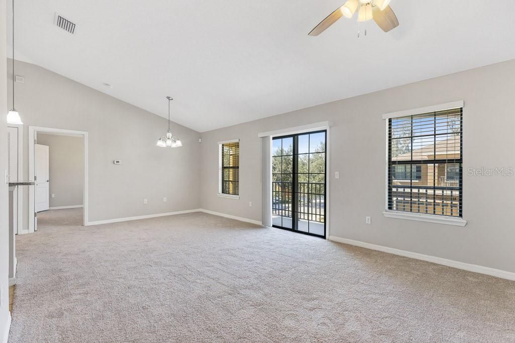 出租: $2,000 (2 贝兹, 2 浴室, 1253 平方英尺)