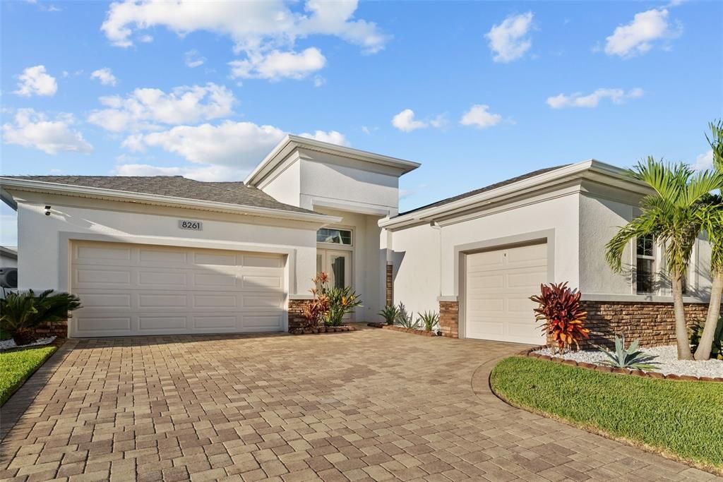 Active With Contract: $620,000 (3 beds, 2 baths, 2497 Square Feet)