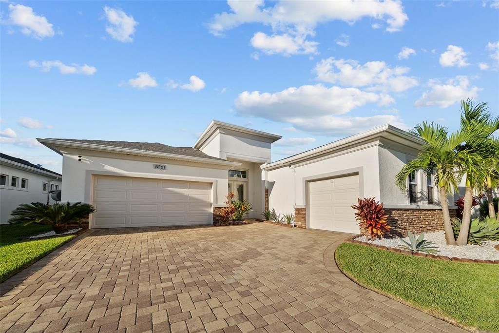 Active With Contract: $620,000 (3 beds, 2 baths, 2497 Square Feet)