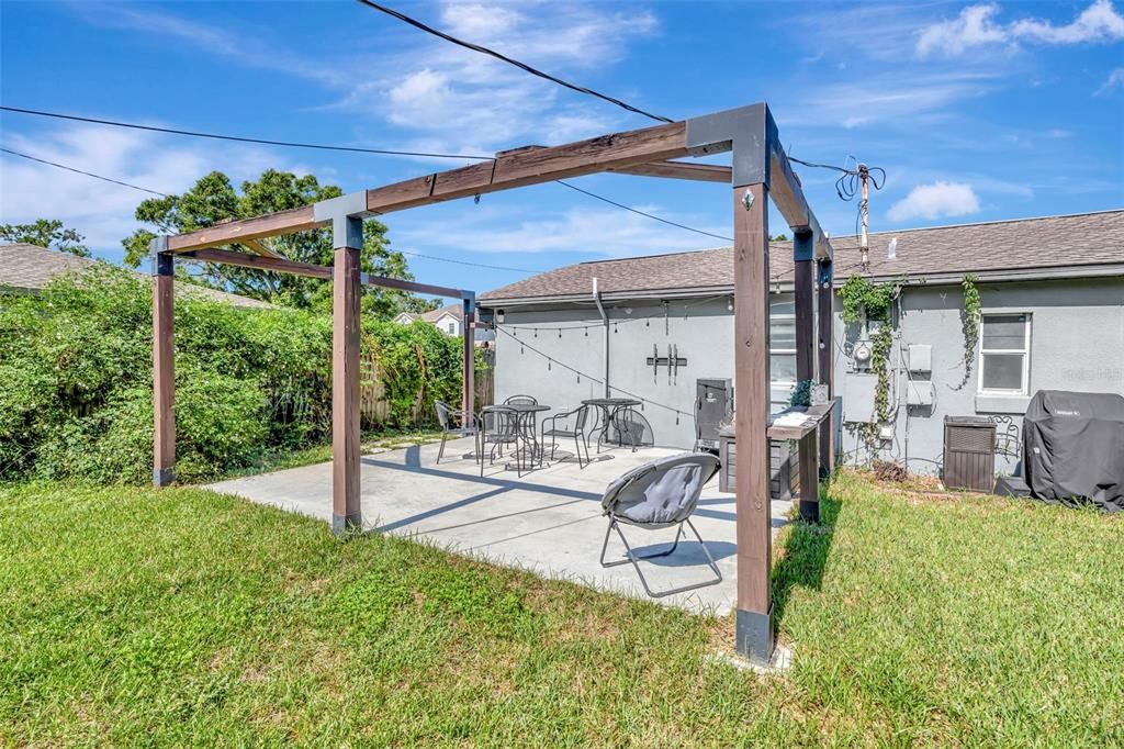 Под контрактом: $339,900 (2 спален, 1 ванн, 984 Квадратных фут)