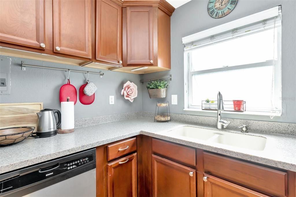 Под контрактом: $339,900 (2 спален, 1 ванн, 984 Квадратных фут)