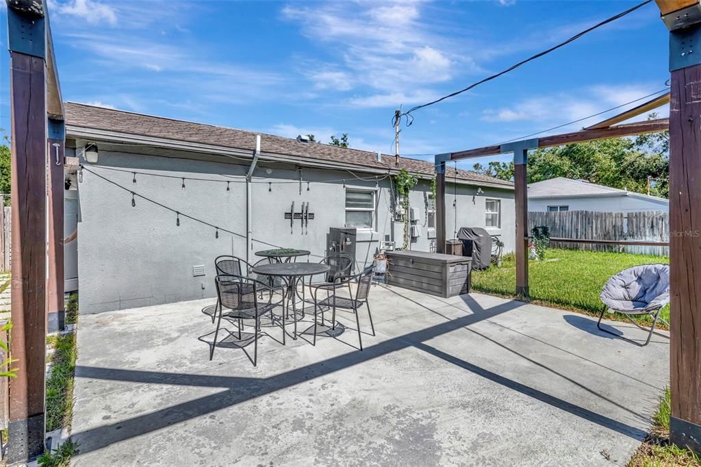 Под контрактом: $339,900 (2 спален, 1 ванн, 984 Квадратных фут)