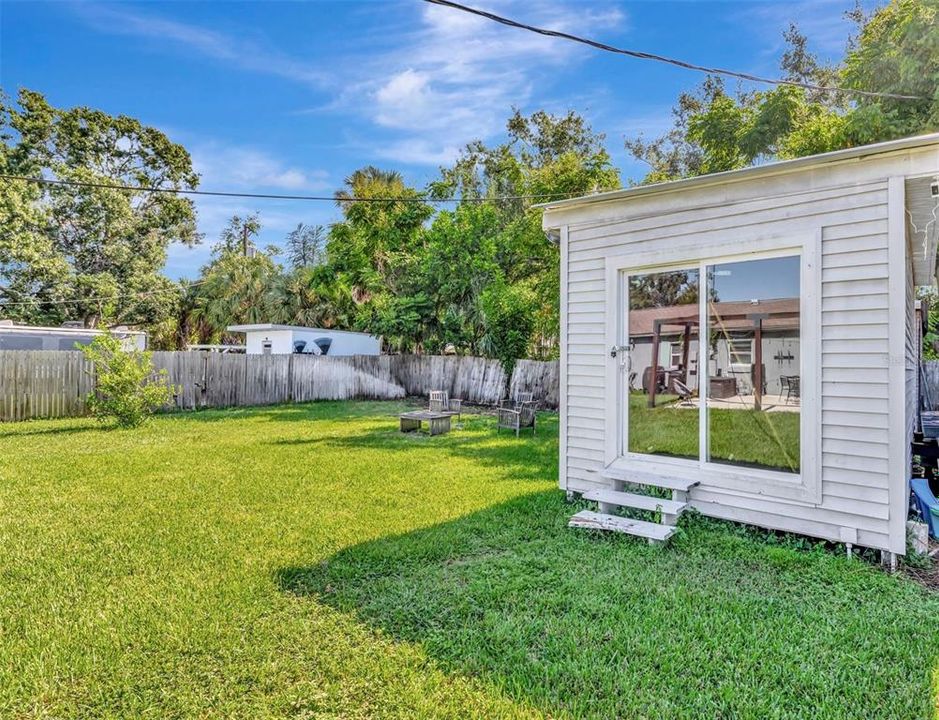 Под контрактом: $339,900 (2 спален, 1 ванн, 984 Квадратных фут)