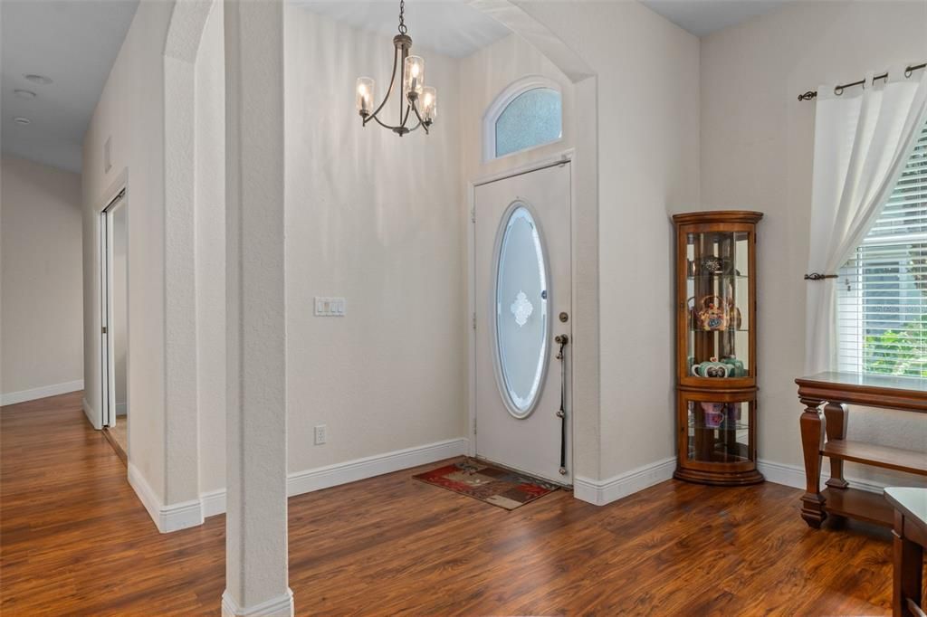 Active With Contract: $294,700 (3 beds, 2 baths, 1719 Square Feet)