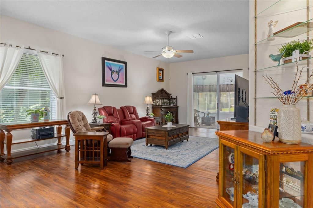 Active With Contract: $294,700 (3 beds, 2 baths, 1719 Square Feet)