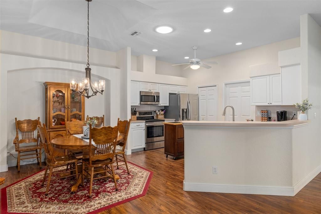 Active With Contract: $294,700 (3 beds, 2 baths, 1719 Square Feet)