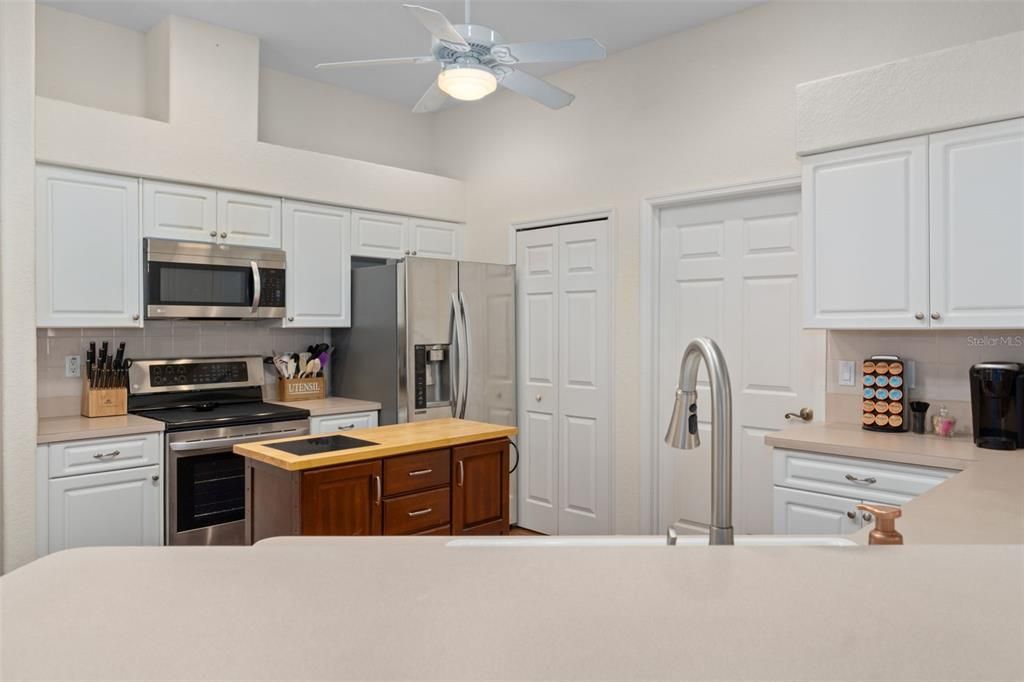 Active With Contract: $294,700 (3 beds, 2 baths, 1719 Square Feet)