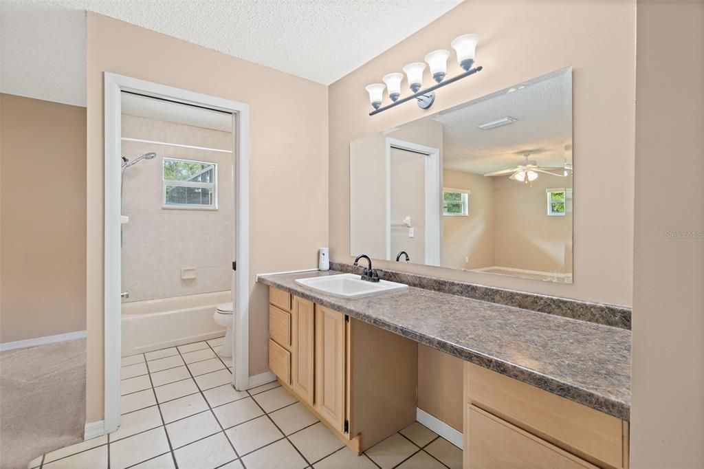 待售: $400,000 (3 贝兹, 2 浴室, 1640 平方英尺)