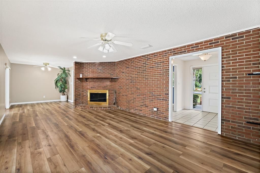 待售: $400,000 (3 贝兹, 2 浴室, 1640 平方英尺)