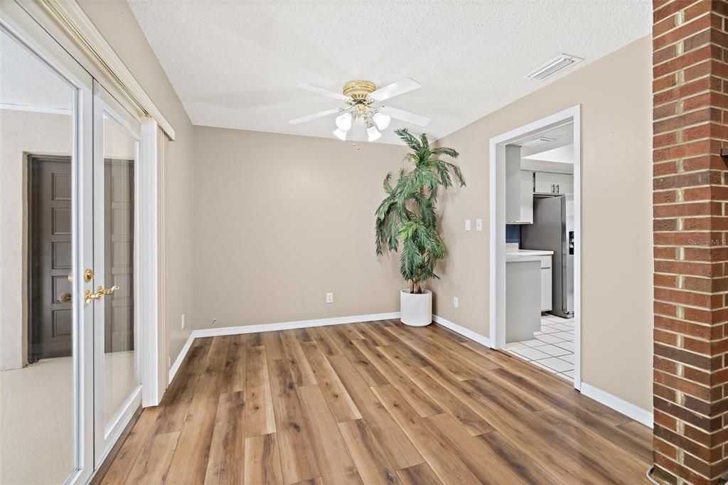 待售: $400,000 (3 贝兹, 2 浴室, 1640 平方英尺)