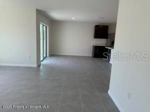 For Rent: $2,100 (4 beds, 2 baths, 1828 Square Feet)