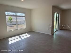 For Rent: $2,100 (4 beds, 2 baths, 1828 Square Feet)
