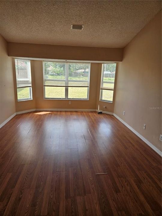 En Venta: $365,000 (3 camas, 2 baños, 1751 Pies cuadrados)