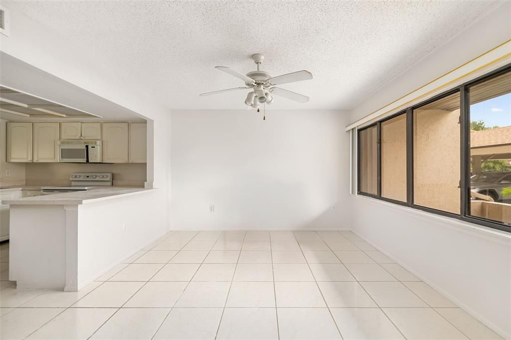 Под контрактом: $195,000 (3 спален, 2 ванн, 1545 Квадратных фут)