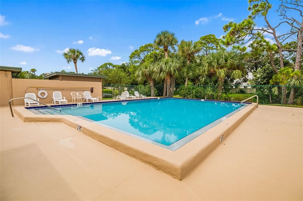 Под контрактом: $195,000 (3 спален, 2 ванн, 1545 Квадратных фут)