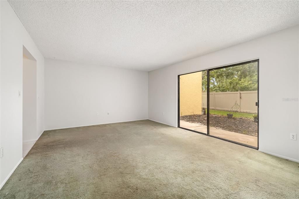 Под контрактом: $195,000 (3 спален, 2 ванн, 1545 Квадратных фут)