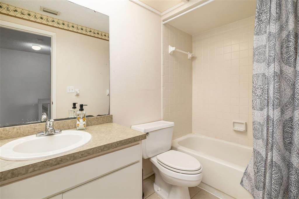 Под контрактом: $195,000 (3 спален, 2 ванн, 1545 Квадратных фут)