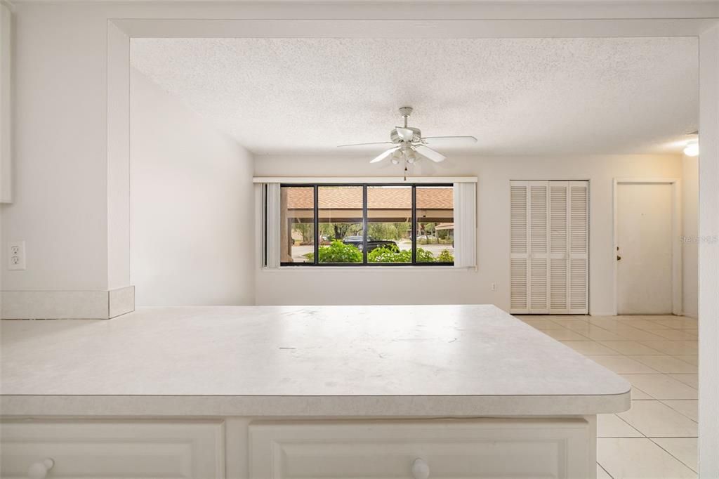 Под контрактом: $195,000 (3 спален, 2 ванн, 1545 Квадратных фут)