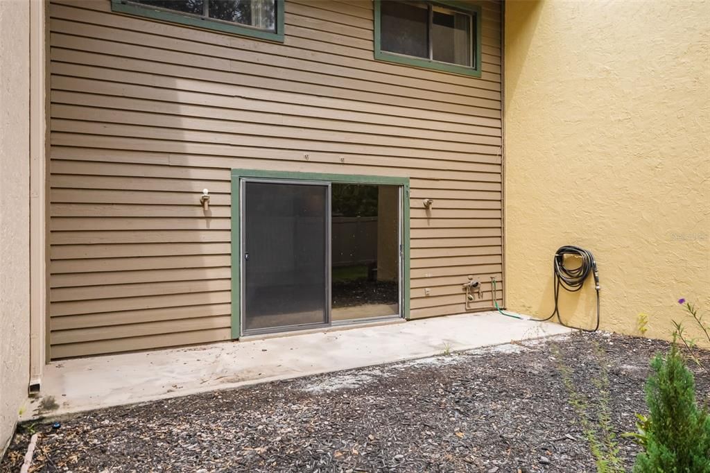 Под контрактом: $195,000 (3 спален, 2 ванн, 1545 Квадратных фут)