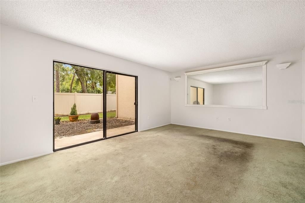 Под контрактом: $195,000 (3 спален, 2 ванн, 1545 Квадратных фут)