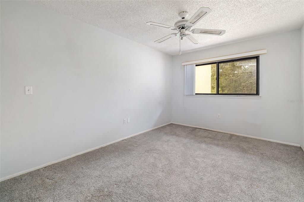 Под контрактом: $195,000 (3 спален, 2 ванн, 1545 Квадратных фут)