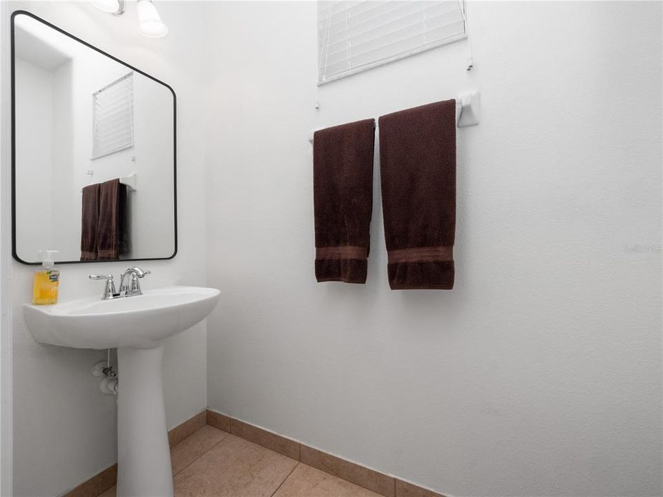 Active With Contract: $389,900 (3 beds, 2 baths, 1753 Square Feet)