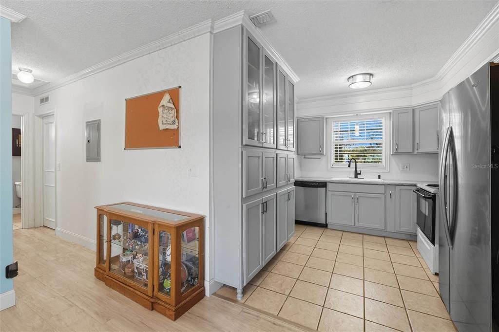 На продажу: $92,500 (2 спален, 1 ванн, 728 Квадратных фут)