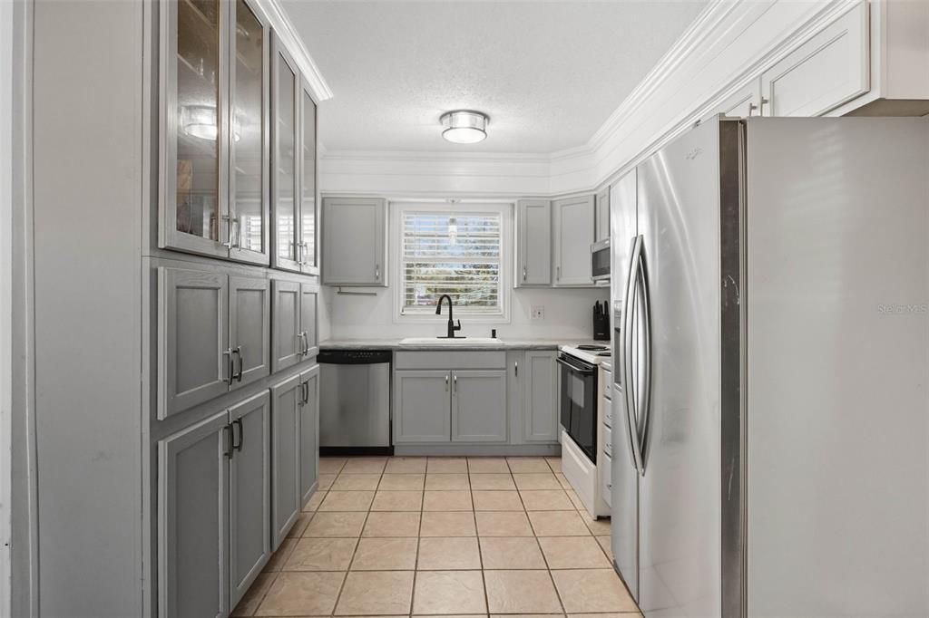 На продажу: $92,500 (2 спален, 1 ванн, 728 Квадратных фут)