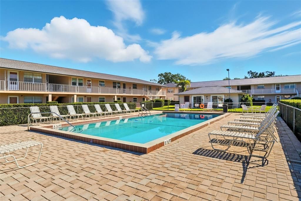 На продажу: $92,500 (2 спален, 1 ванн, 728 Квадратных фут)