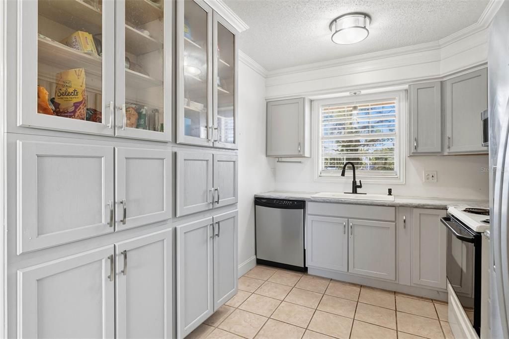 На продажу: $92,500 (2 спален, 1 ванн, 728 Квадратных фут)