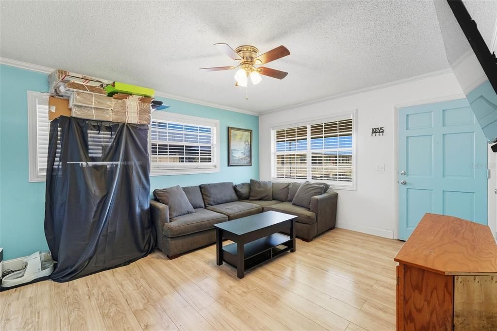 На продажу: $92,500 (2 спален, 1 ванн, 728 Квадратных фут)