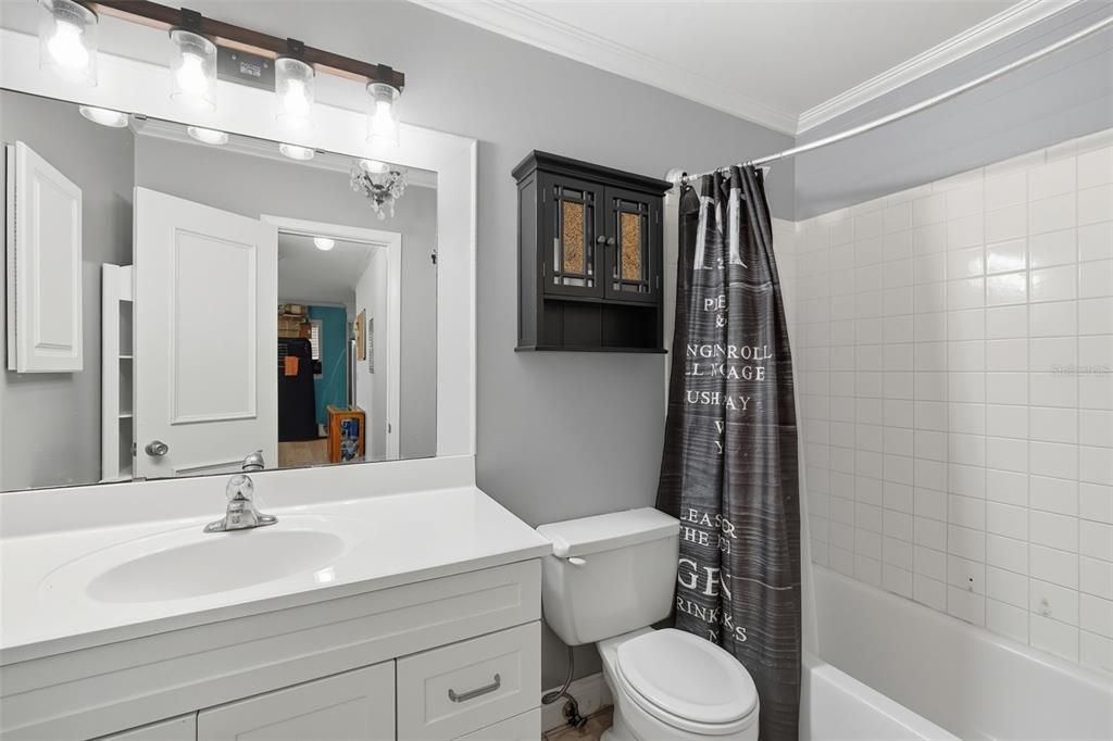 На продажу: $92,500 (2 спален, 1 ванн, 728 Квадратных фут)