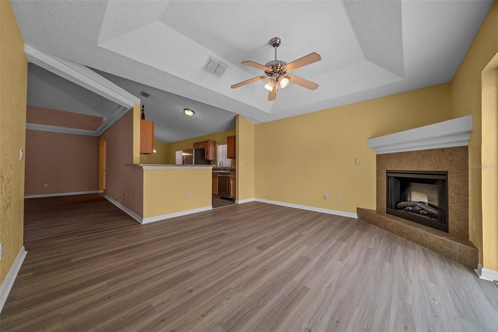 Activo con contrato: $274,900 (3 camas, 2 baños, 1650 Pies cuadrados)