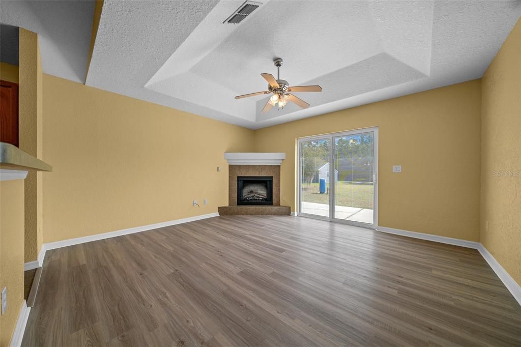 Activo con contrato: $274,900 (3 camas, 2 baños, 1650 Pies cuadrados)