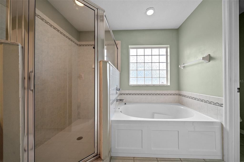 Activo con contrato: $274,900 (3 camas, 2 baños, 1650 Pies cuadrados)