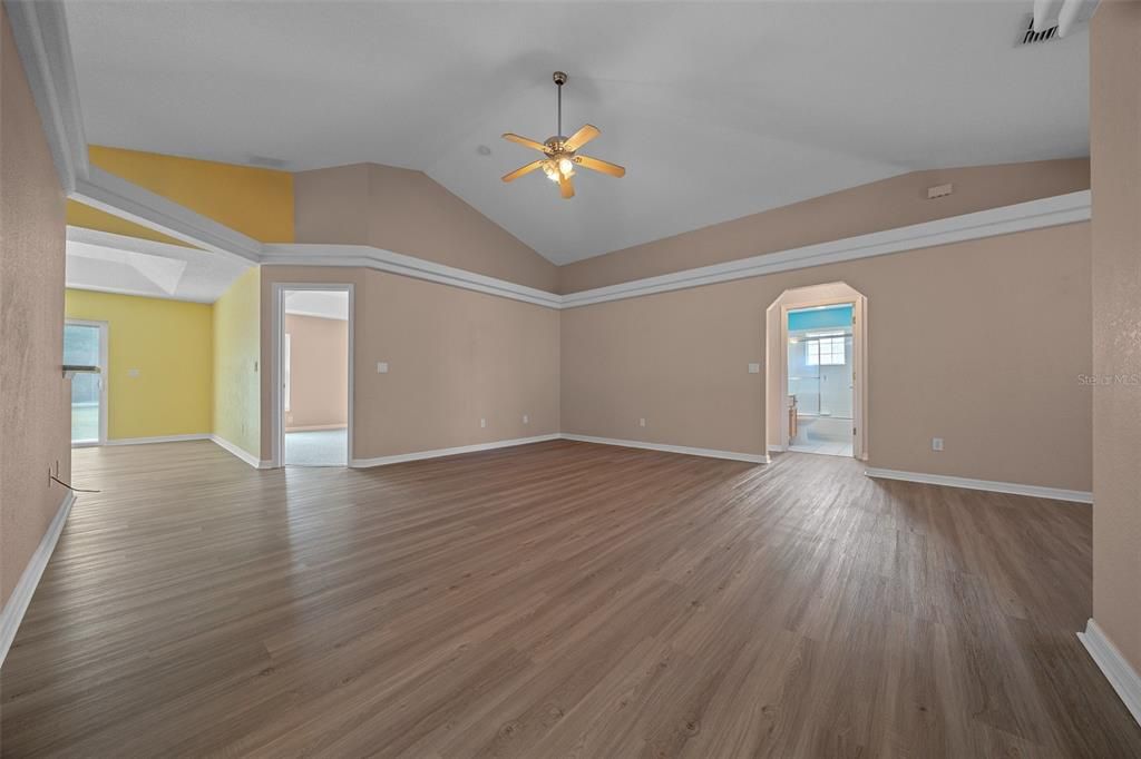 Activo con contrato: $274,900 (3 camas, 2 baños, 1650 Pies cuadrados)