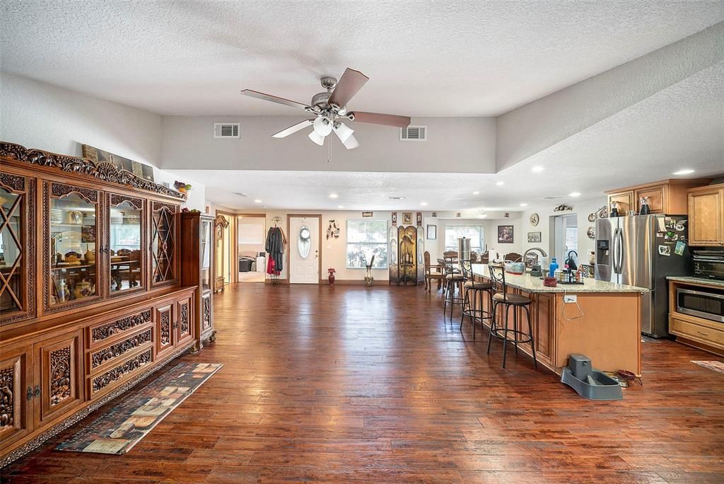 На продажу: $700,000 (5 спален, 4 ванн, 4166 Квадратных фут)