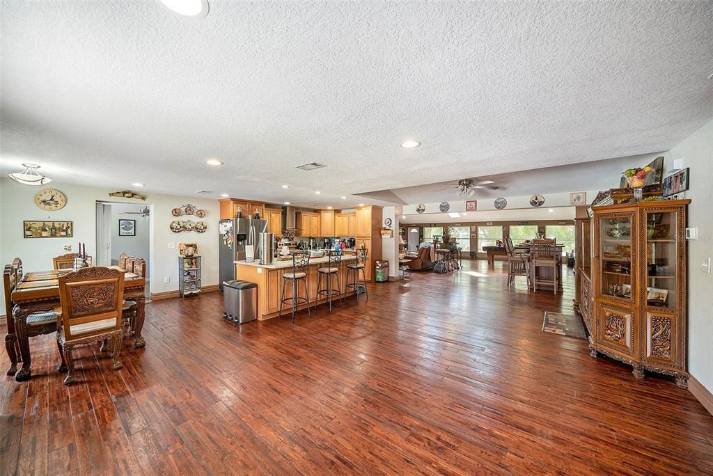 На продажу: $700,000 (5 спален, 4 ванн, 4166 Квадратных фут)