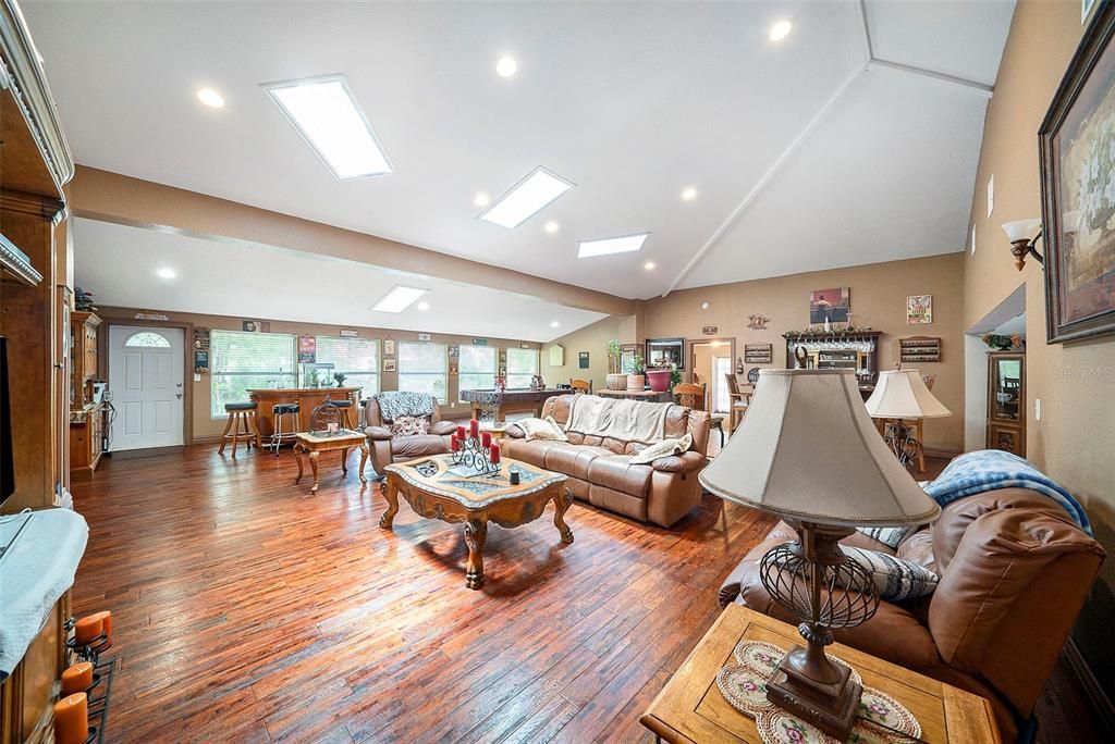 На продажу: $700,000 (5 спален, 4 ванн, 4166 Квадратных фут)